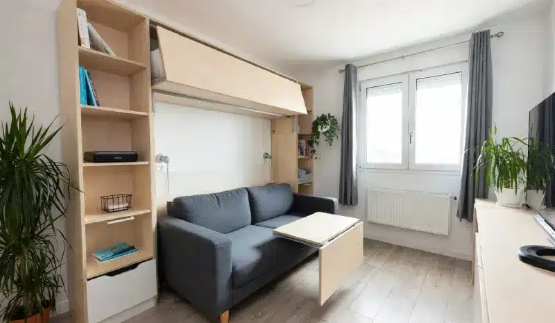Salon optimisé dans un petit appartement neuf